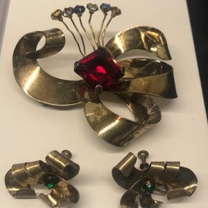 VINTAGE STERLING SILVER BOW/FLOWER BROOCH AND SCREW BACK EARRINGS